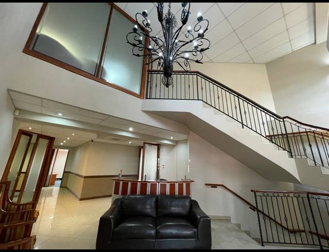 752M² OFFICE FOR SALE IN BRYANSTON